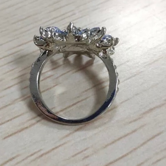 The Poppy Estate inspired blue flower ring in 925 Silver - Picture 6 of 8